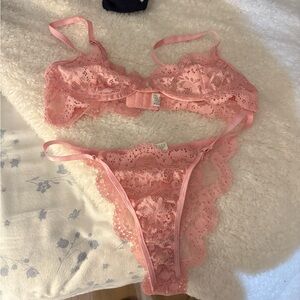 Underwire baby pink lingerie set